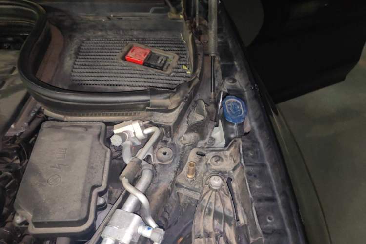 Used Mercedes-Benz GLE 2022 GLE 450 4MATIC Stylish Model Engine Bay Left