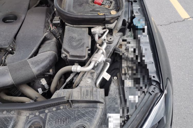 Used Mercedes-Benz GLE 2022 GLE 350 4MATIC Coupe SUV Luxury Model Engine Bay Left