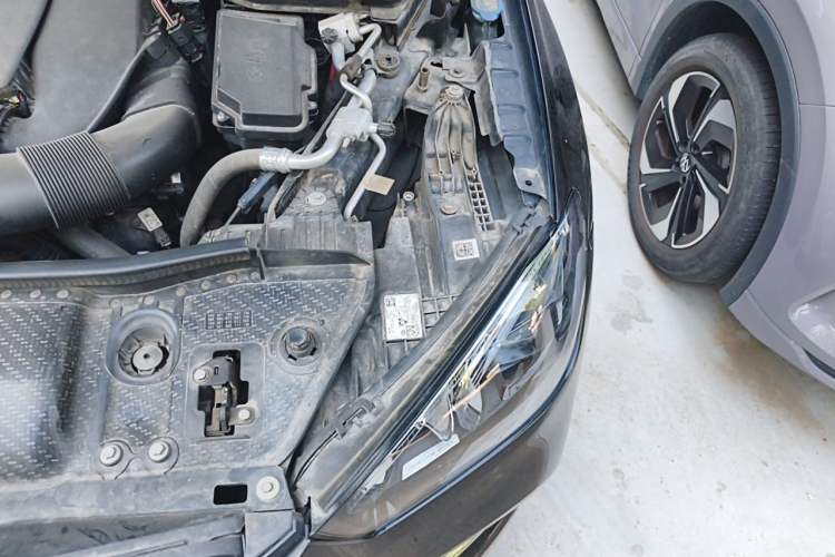Used Mercedes-Benz GLE 2022 GLE 350 4MATIC Stylish Model Engine Bay Left