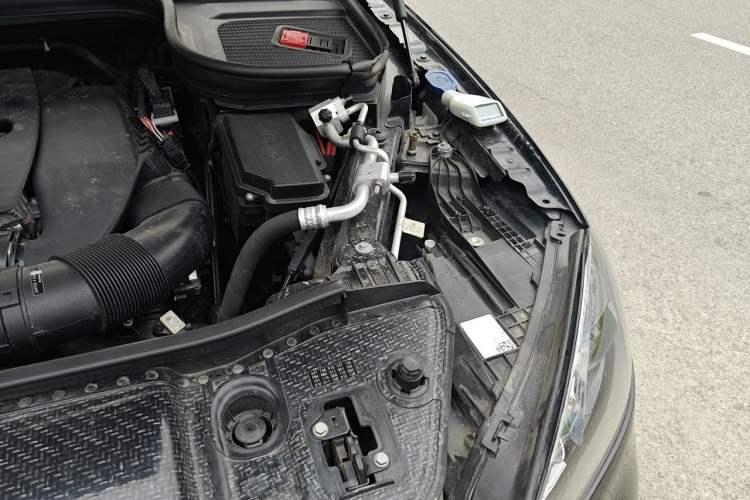 Used Mercedes-Benz GLE 2022 GLE 350 4MATIC Stylish Model Engine Bay Left
