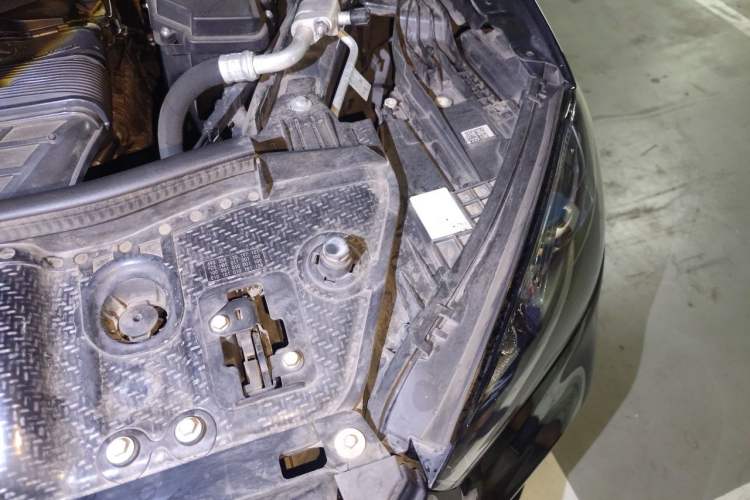Used Mercedes-Benz GLE 2022 GLE 450 4MATIC Coupe SUV Luxury Model Engine Bay Left