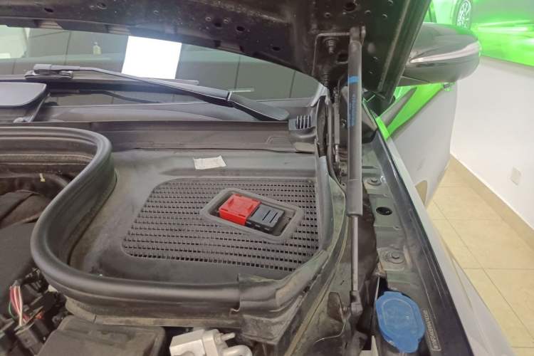 Used Mercedes-Benz GLE 2022 GLE 350 4MATIC Stylish Model Engine Bay Left