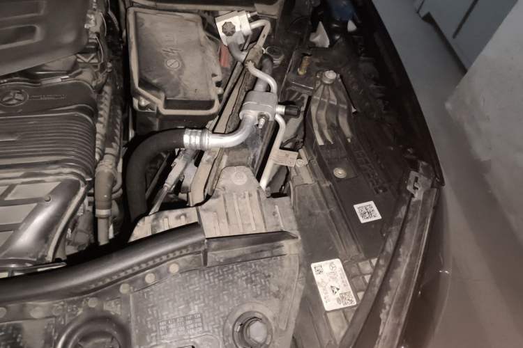 Used Mercedes-Benz GLE 2022 GLE 450 4MATIC Luxury Model Engine Bay Left