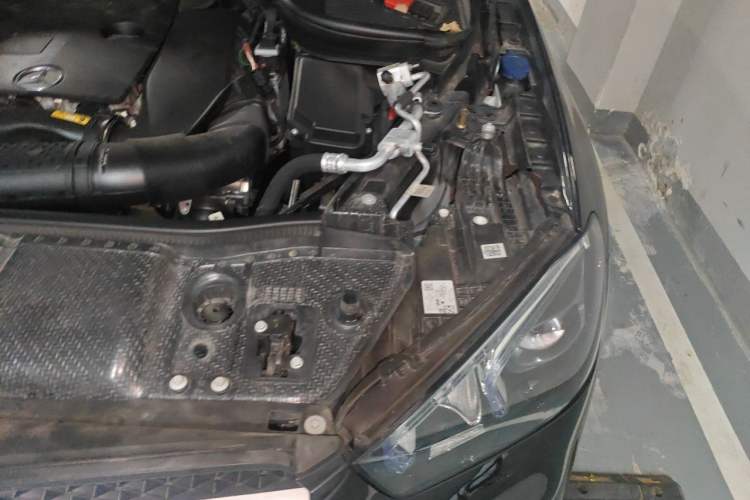 Used Mercedes-Benz GLE  Engine Bay Left