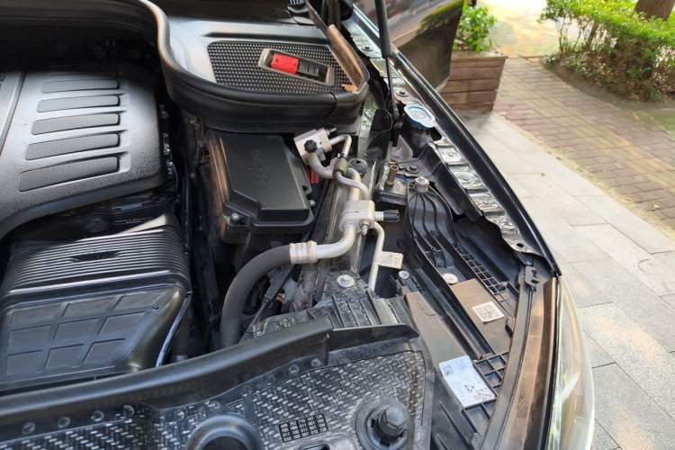 Used Mercedes-Benz GLE 2022 GLE 450 4MATIC Luxury Model Engine Bay Left