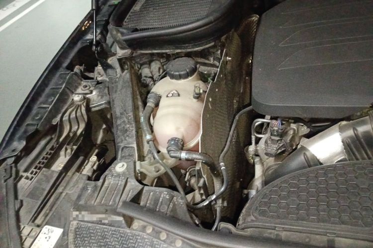 Used Mercedes-Benz GLE 2022 GLE 350 4MATIC Stylish Model Engine Bay Right