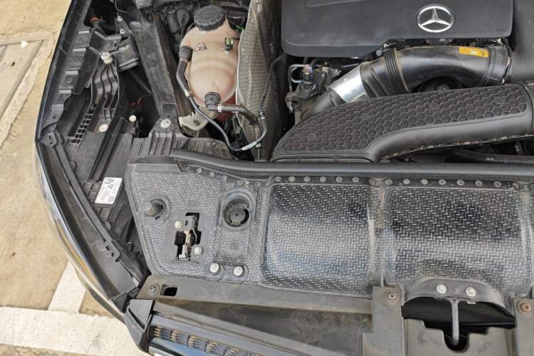 Used Mercedes-Benz GLE 2022 Restyled GLE 350 4MATIC Coupe SUV Fashion Version Engine Bay Right