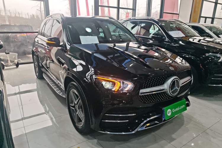 Used Mercedes-Benz GLE 2022 Refreshed GLE 450 4MATIC Stylish Edition Front Right 45 Deg