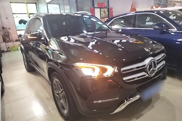 Used Mercedes-Benz GLE 2022 Facelifted GLE 350 4MATIC Fashion Edition Front Right 45 Deg