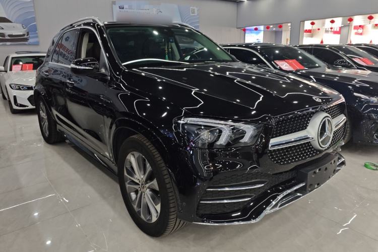 Used Mercedes-Benz GLE 2022 Facelifted GLE 350 4MATIC Fashion Edition Front Right 45 Deg