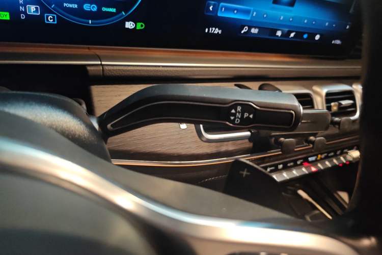 Used Mercedes-Benz GLE 2022 GLE 450 4MATIC Stylish Model Gear Lever