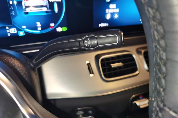 Used Mercedes-Benz GLE 2022 Refreshed GLE 350 4MATIC Luxury Edition Gear Lever