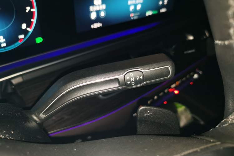 Used Mercedes-Benz GLE 2022 GLE 350 4MATIC Stylish Model Gear Lever