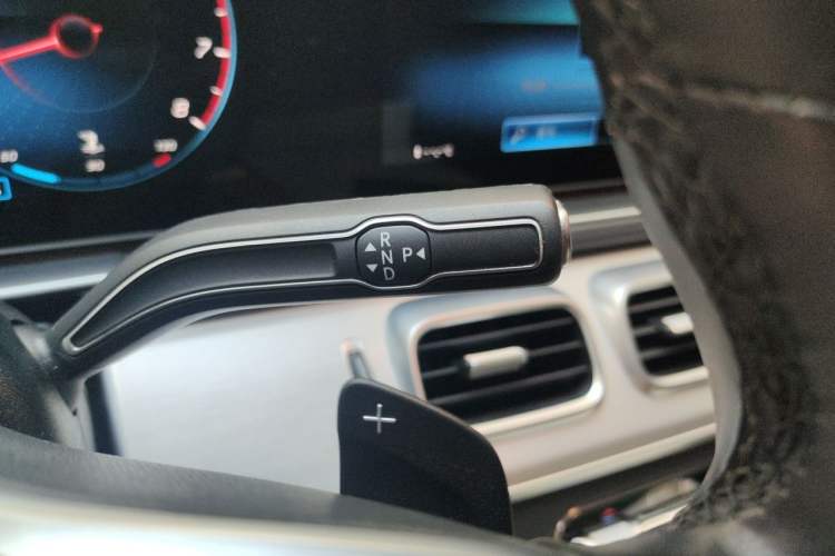 Used Mercedes-Benz GLE 2022 Refreshed GLE 350 4MATIC Coupe SUV Luxury Edition Gear Lever