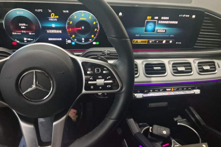 Used Mercedes-Benz GLE 2022 Refreshed GLE 350 4MATIC Coupe SUV Luxury Edition Gear Lever
