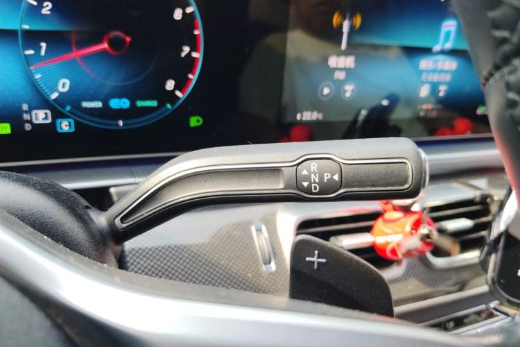 Used Mercedes-Benz GLE 2022 Refreshed GLE 450 4MATIC Coupe SUV Luxury Edition Gear Lever