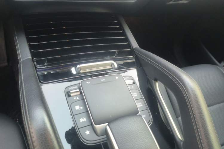 Used Mercedes-Benz GLE 2022 Refreshed GLE 350 4MATIC Coupe SUV Luxury Edition Gear Lever