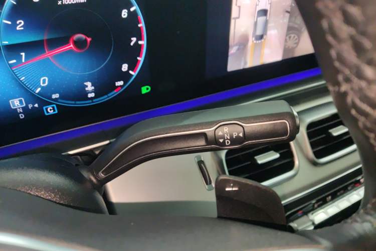 Used Mercedes-Benz GLE 2022 Refreshed GLE 350 4MATIC Coupe SUV Luxury Edition Gear Lever