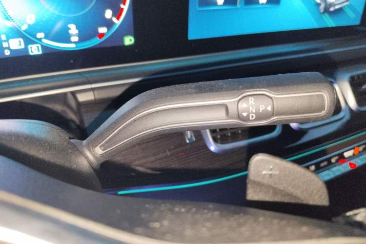 Used Mercedes-Benz GLE 2022 Facelifted GLE 350 4MATIC Fashion Edition Gear Lever