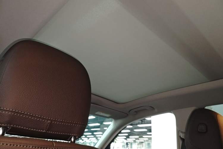 Used Mercedes-Benz GLE 2022 Refreshed GLE 450 4MATIC Luxury Edition Headliner