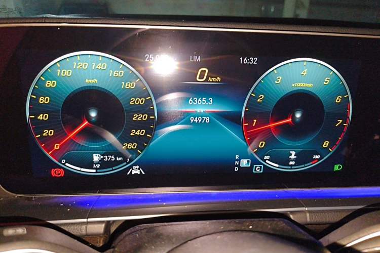 Used Mercedes-Benz GLE 2022 GLE 350 4MATIC Stylish Model Instrument Cluster