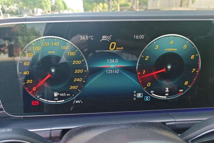 Used Mercedes-Benz GLE 2022 Facelifted GLE 350 4MATIC Fashion Edition Instrument Cluster