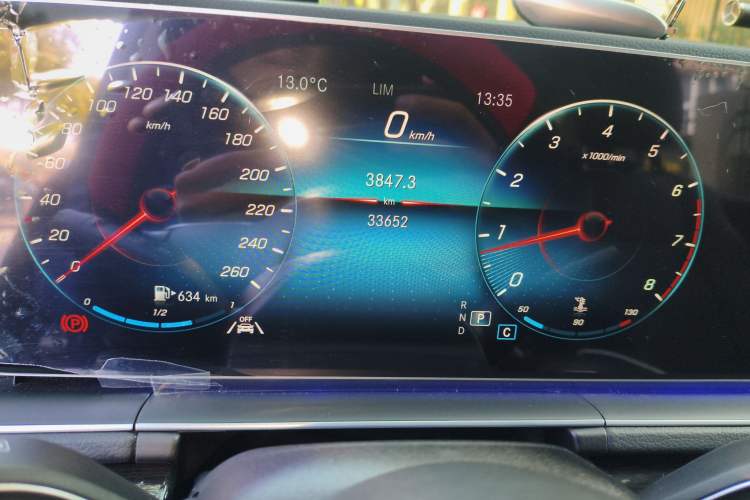 Used Mercedes-Benz GLE 2022 Facelifted GLE 350 4MATIC Fashion Edition Instrument Cluster