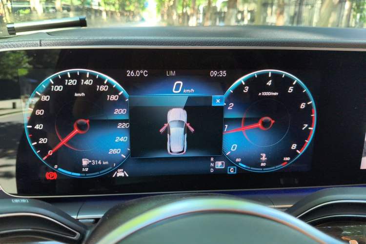 Used Mercedes-Benz GLE 2022 Facelifted GLE 350 4MATIC Fashion Edition Instrument Cluster