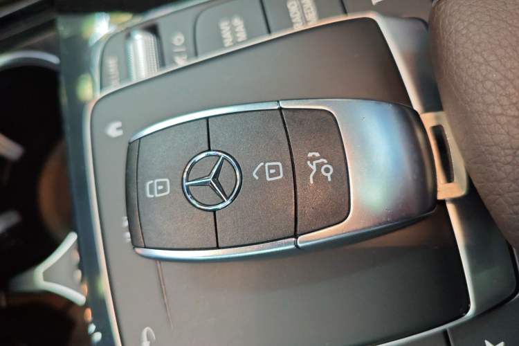 Used Mercedes-Benz GLE 2022 GLE 350 4MATIC Stylish Model Interior 1