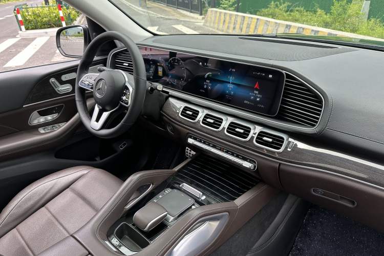 Used Mercedes-Benz GLE 2022 GLE 350 4MATIC Stylish Model Interior 10