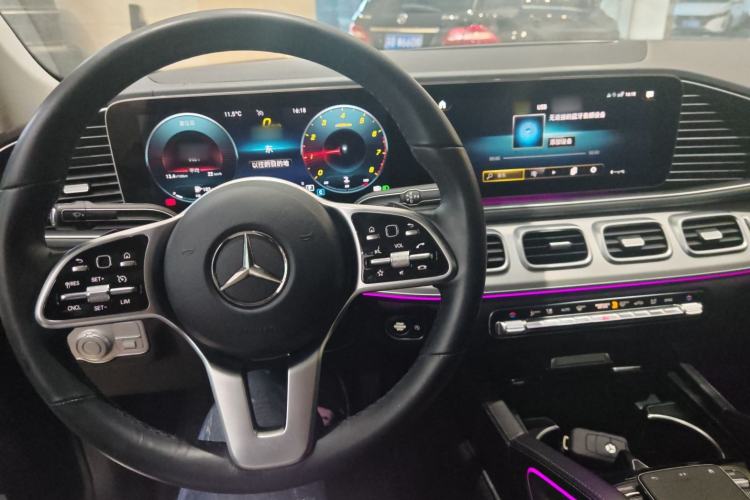 Used Mercedes-Benz GLE 2022 Refreshed GLE 350 4MATIC Coupe SUV Luxury Edition Interior 2