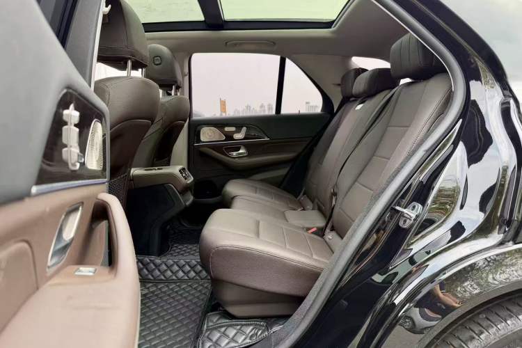 Used Mercedes-Benz GLE 2022 Facelifted GLE 350 4MATIC Fashion Edition Interior 2