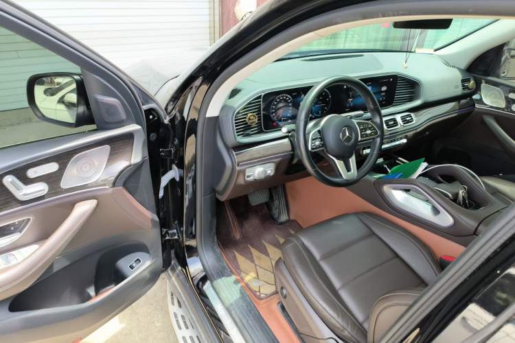Used Mercedes-Benz GLE 2022 Facelifted GLE 350 4MATIC Fashion Edition Interior 3