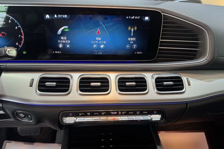 Used Mercedes-Benz GLE 2022 GLE 350 4MATIC Coupe SUV Luxury Model Interior 3
