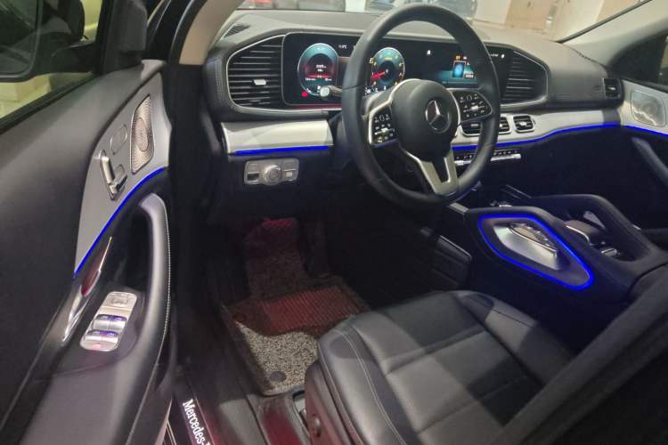 Used Mercedes-Benz GLE 2022 Refreshed GLE 350 4MATIC Coupe SUV Luxury Edition Interior 3