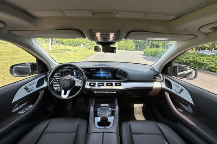 Used Mercedes-Benz GLE 2022 Refreshed GLE 350 4MATIC Dynamic Edition Interior 3