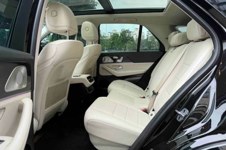 Used Mercedes-Benz GLE 2022 GLE 350 4MATIC Stylish Model Interior 3