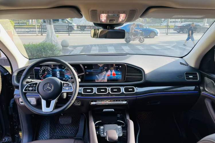 Used Mercedes-Benz GLE 2022 GLE 350 4MATIC Stylish Model Interior 4