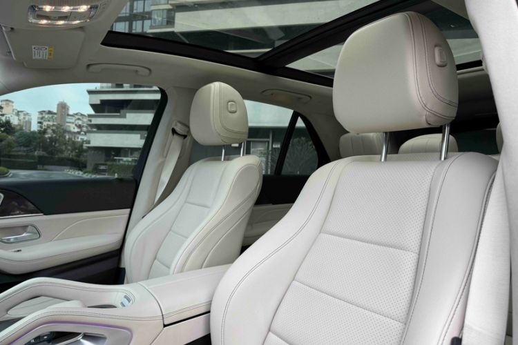 Used Mercedes-Benz GLE 2022 GLE 350 4MATIC Stylish Model Interior 4