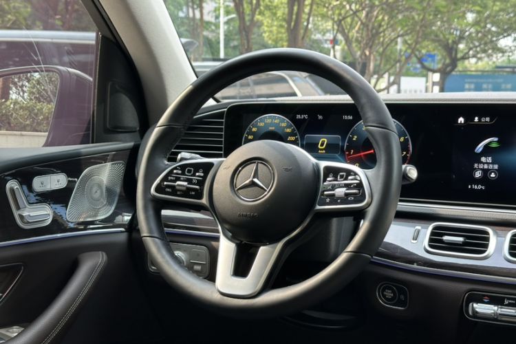 Used Mercedes-Benz GLE 2022 Facelifted GLE 350 4MATIC Fashion Edition Interior 7