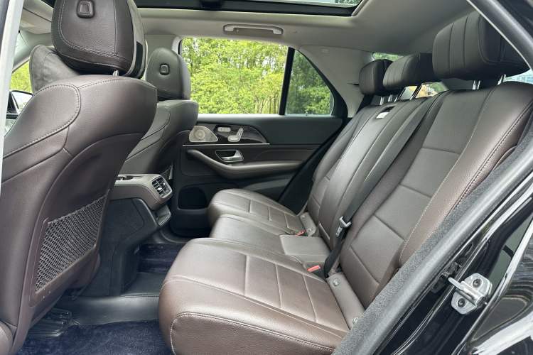 Used Mercedes-Benz GLE 2022 GLE 350 4MATIC Stylish Model Interior 7