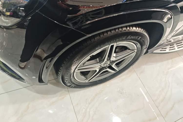 Used Mercedes-Benz GLE 2022 Refreshed GLE 450 4MATIC Stylish Edition Left Front Wheel Hub