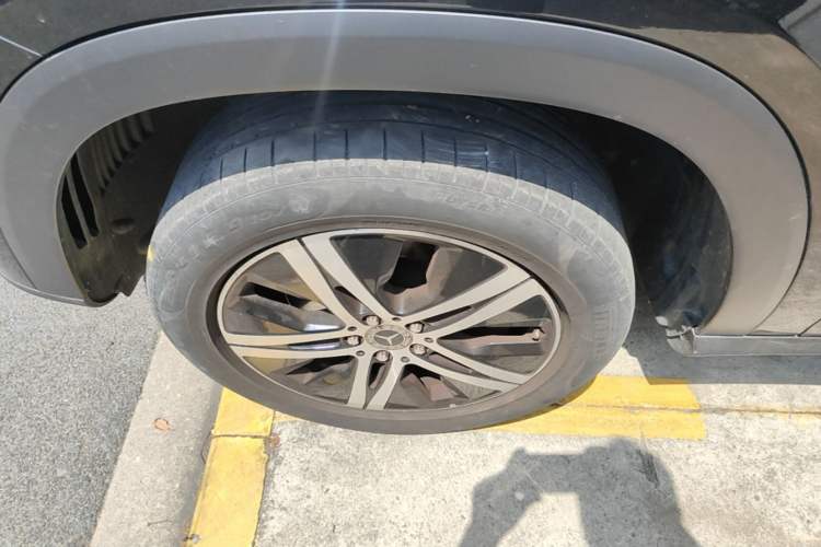 Used Mercedes-Benz GLE 2022 Refreshed GLE 350 4MATIC Dynamic Edition Left Front Wheel Hub