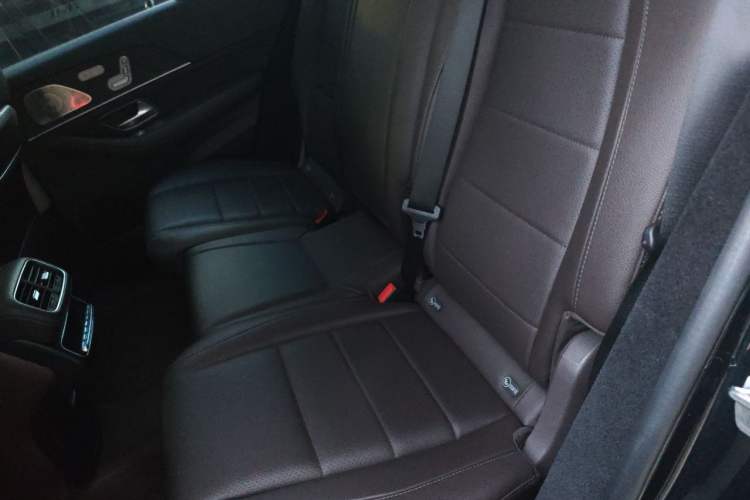 Used Mercedes-Benz GLE 2022 Refreshed GLE 450 4MATIC Luxury Edition Left Rear Seat