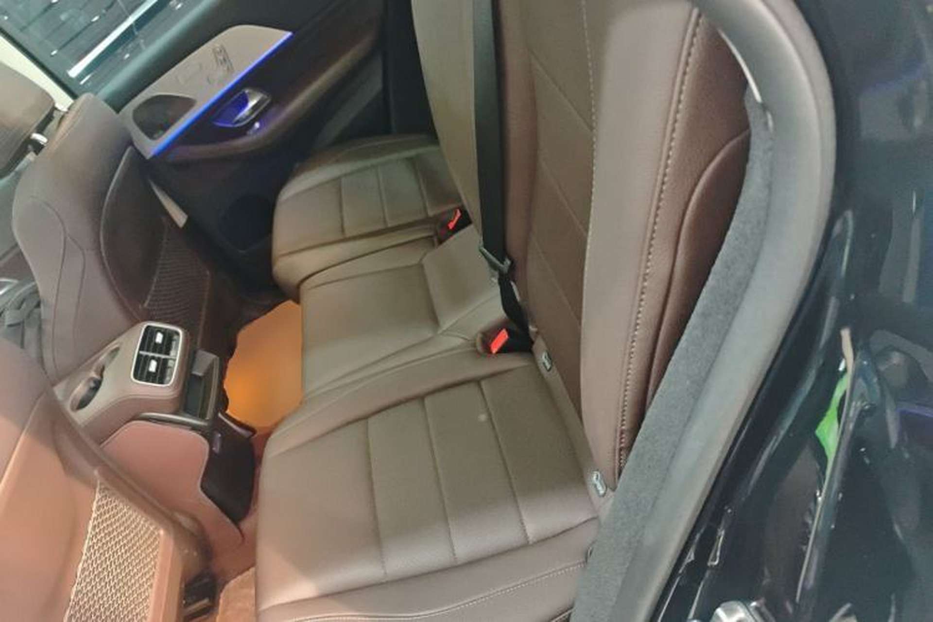 Used Mercedes-Benz GLE 2022 Refreshed GLE 450 4MATIC Stylish Edition Left Rear Seat