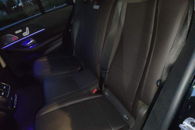 Used Mercedes-Benz GLE 2022 Refreshed GLE 450 4MATIC Luxury Edition Left Rear Seat