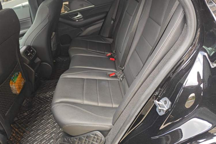 Used Mercedes-Benz GLE 2022 Restyled GLE 350 4MATIC Coupe SUV Fashion Version Left Rear Seat
