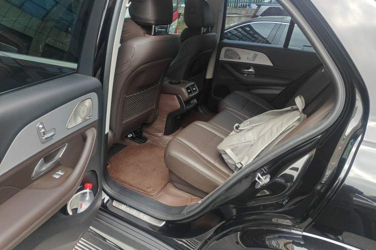 Used Mercedes-Benz GLE 2022 Refreshed GLE 450 4MATIC Stylish Edition Left Rear Seat