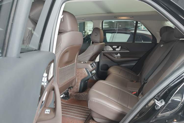 Used Mercedes-Benz GLE 2022 Facelifted GLE 350 4MATIC Fashion Edition Left Rear Seat