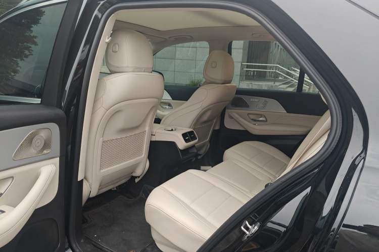 Used Mercedes-Benz GLE 2022 Refreshed GLE 450 4MATIC Stylish Edition Left Rear Seat